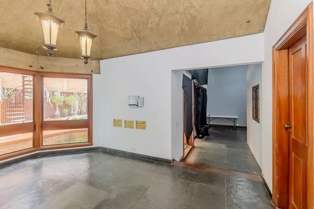 Casa de Condomínio à venda com 4 quartos, 425m² - Foto 2