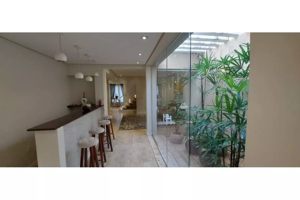 Casa de Condomínio à venda com 4 quartos, 300m² - Foto 1