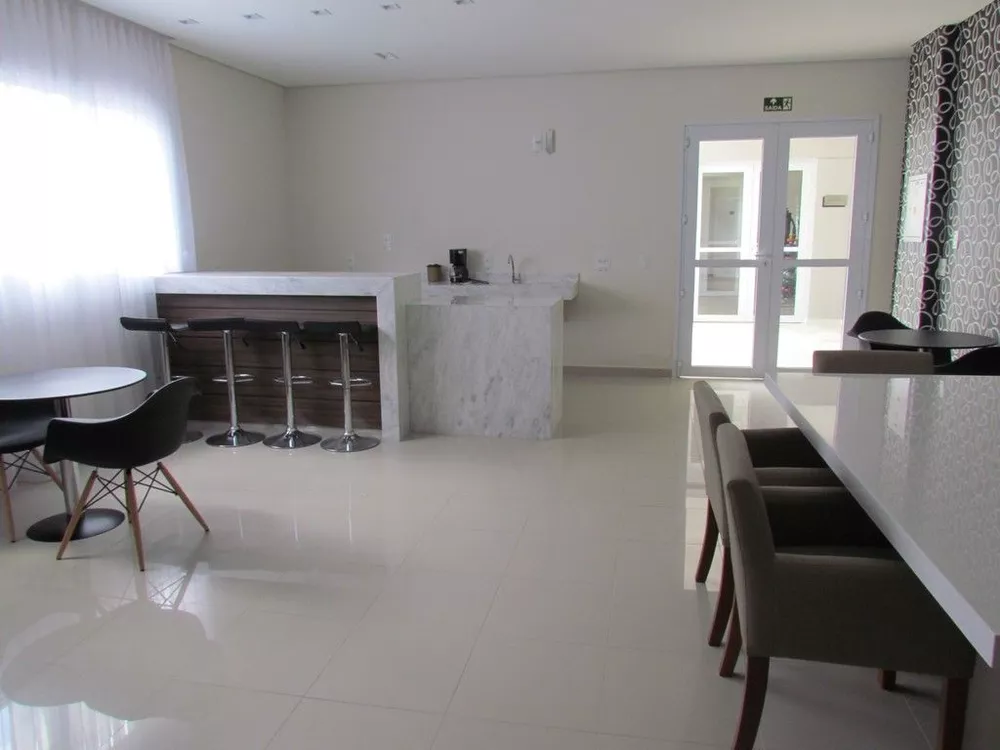 Apartamento à venda com 2 quartos, 68m² - Foto 2