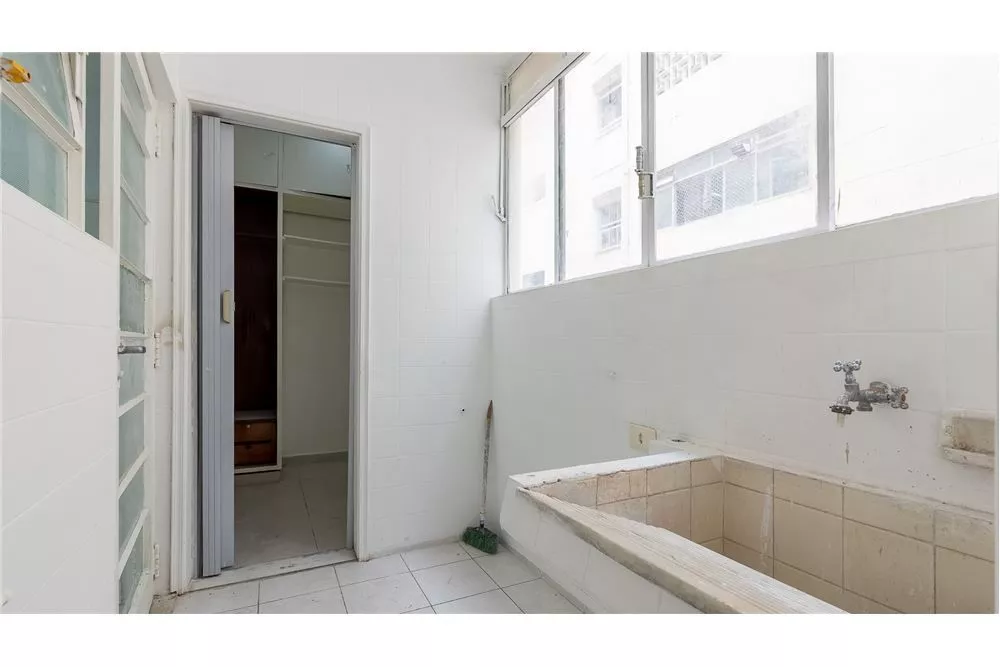 Apartamento à venda com 3 quartos, 117m² - Foto 2