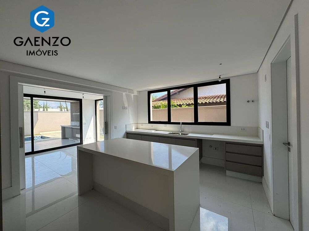 Casa de Condomínio à venda com 4 quartos, 560m² - Foto 1