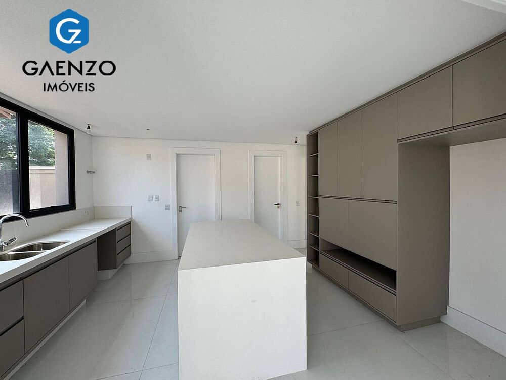 Casa de Condomínio à venda com 4 quartos, 560m² - Foto 2
