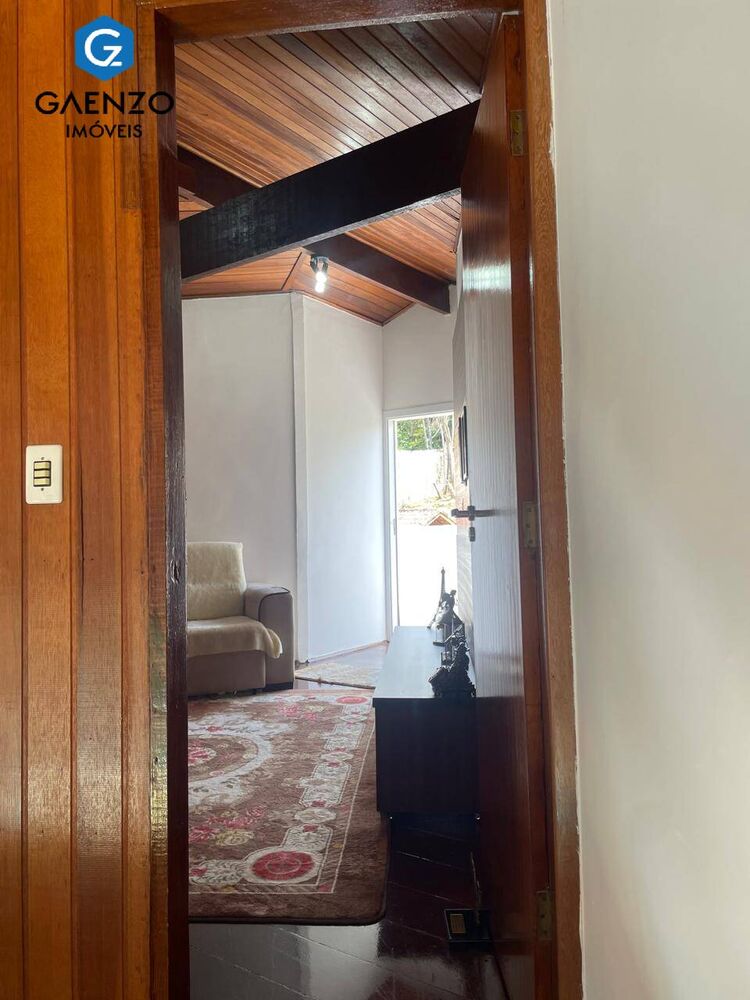 Casa à venda com 3 quartos, 3700m² - Foto 4