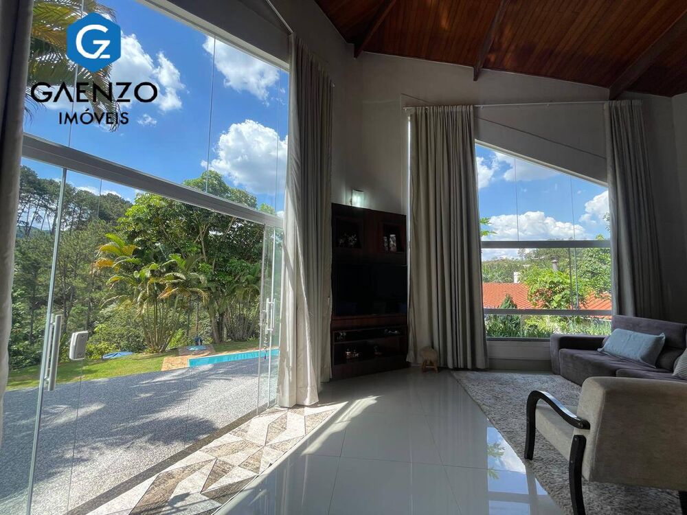 Casa à venda com 3 quartos, 3700m² - Foto 1
