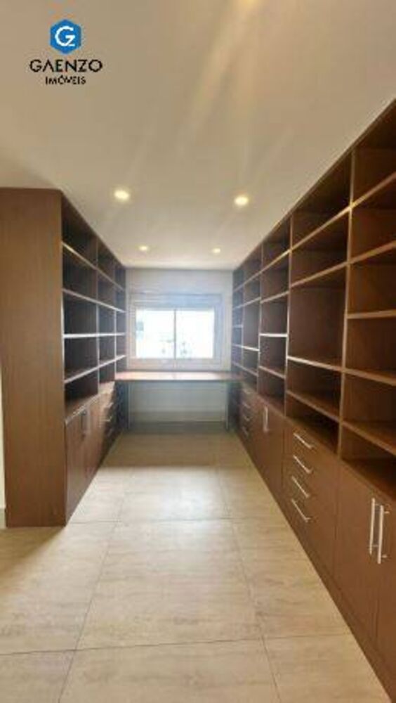 Apartamento para alugar com 3 quartos, 176m² - Foto 2