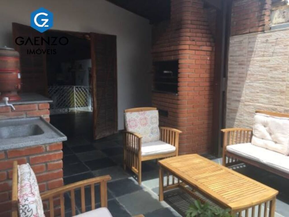 Casa, 4 quartos, 253 m² - Foto 1