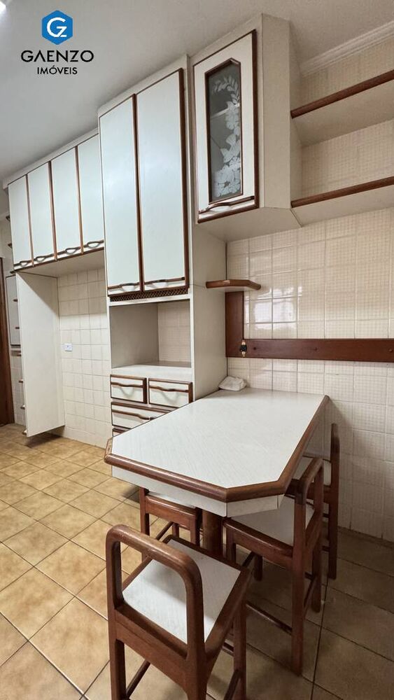 Apartamento à venda com 3 quartos, 157m² - Foto 2