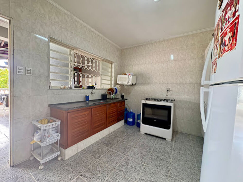 Casa à venda com 3 quartos, 198m² - Foto 3