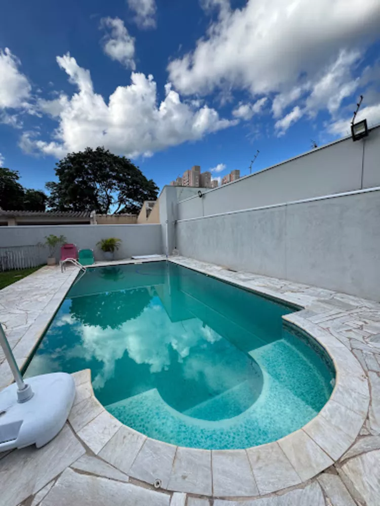 Casa, 4 quartos, 215 m² - Foto 1