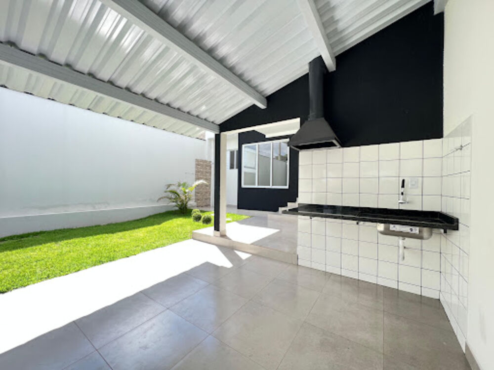 Casa à venda com 3 quartos, 110m² - Foto 2