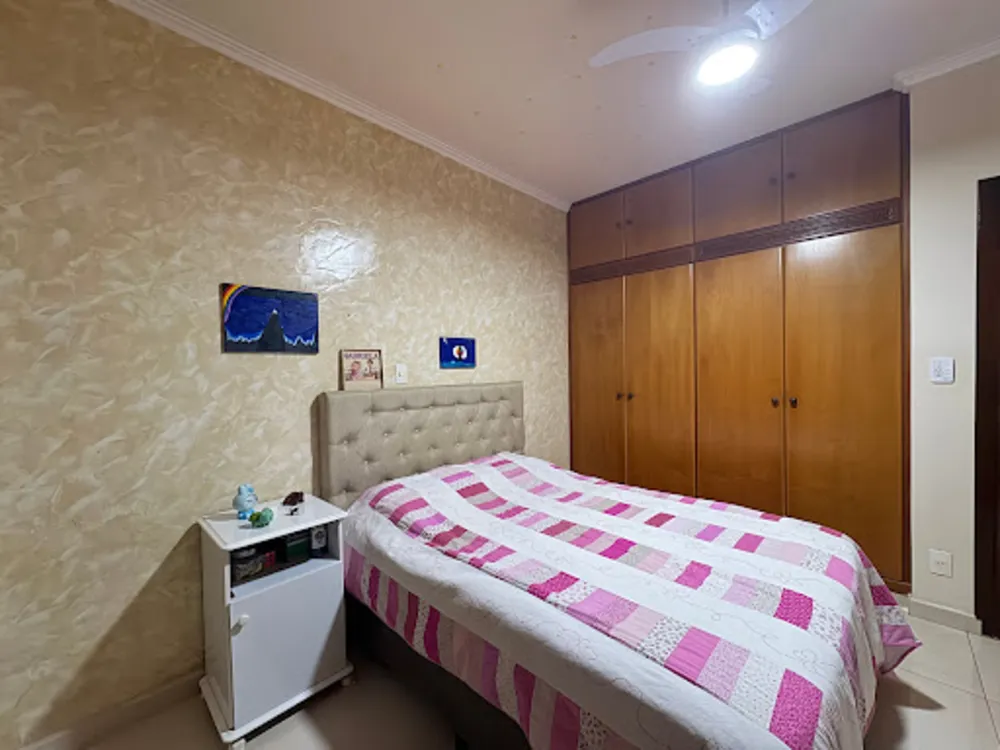 Casa, 3 quartos, 241 m² - Foto 1