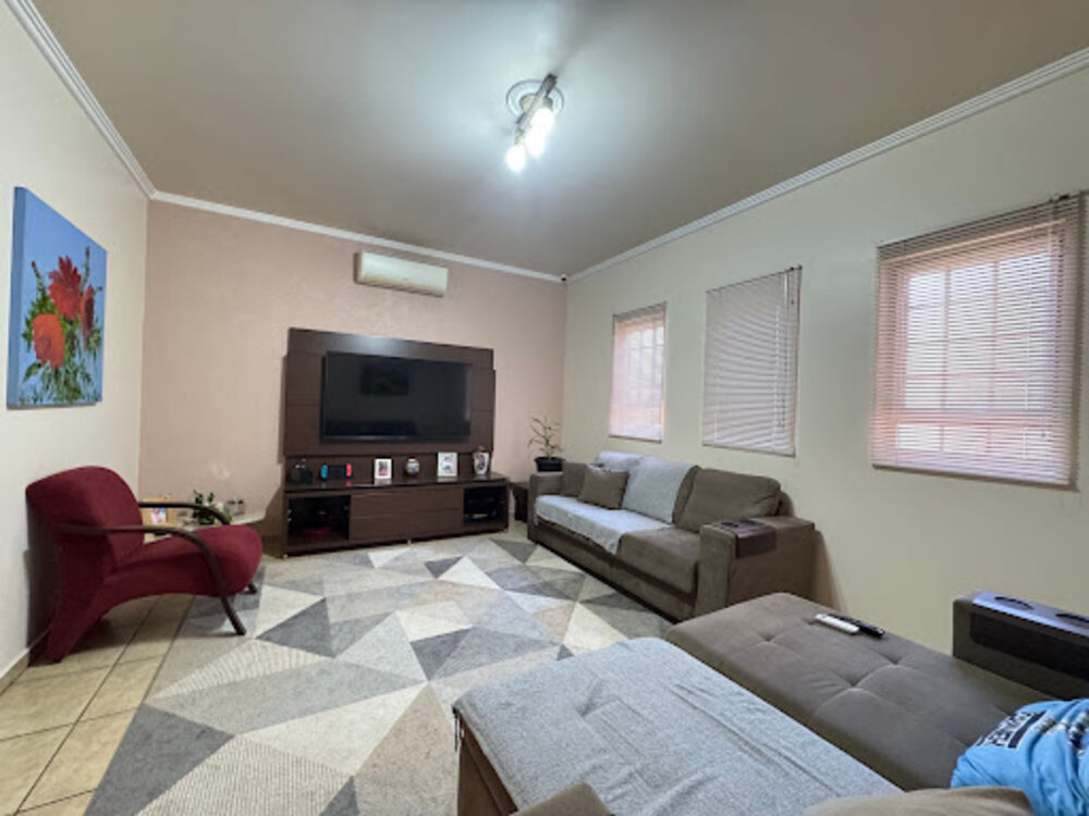 Casa à venda com 3 quartos, 241m² - Foto 2