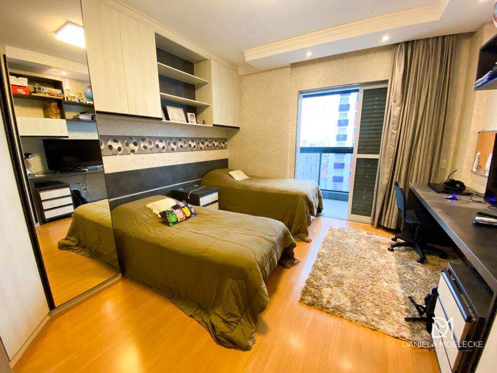 Apartamento, 3 quartos, 210 m² - Foto 1