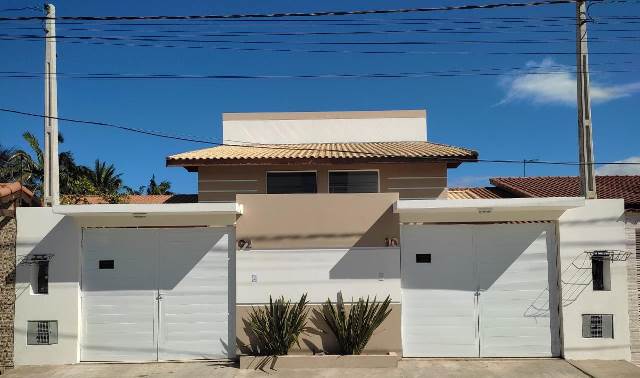 Casa à venda com 3 quartos, 81m² - Foto 1