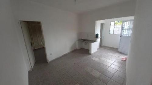 Casa à venda com 2 quartos, 75m² - Foto 2