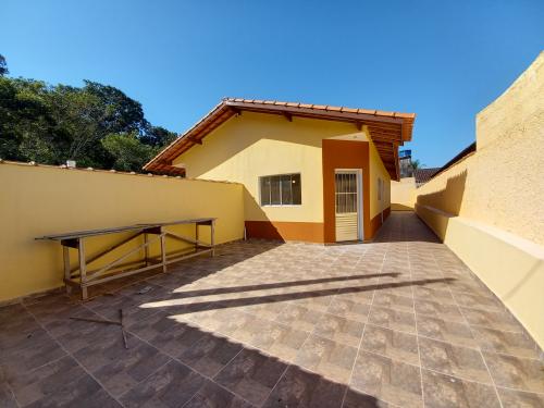 Casa à venda com 2 quartos, 70m² - Foto 4