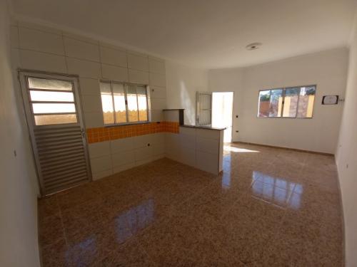 Casa à venda com 2 quartos, 70m² - Foto 11