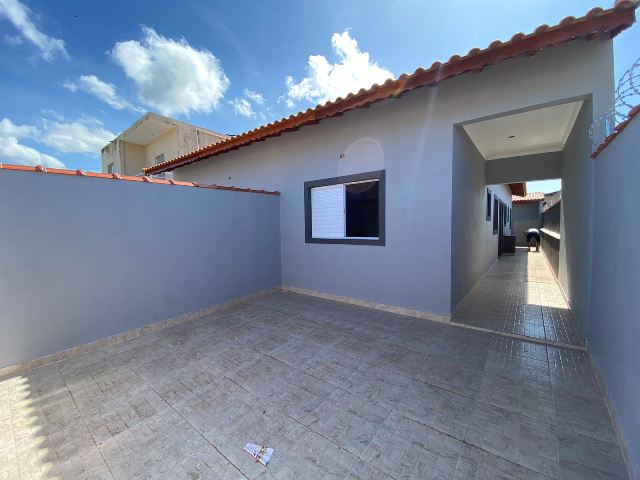 Casa à venda com 2 quartos, 68m² - Foto 1