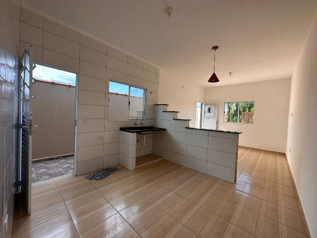 Casa à venda com 2 quartos, 60m² - Foto 4