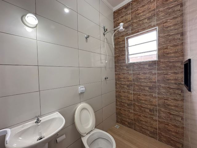 Casa à venda com 2 quartos, 60m² - Foto 2