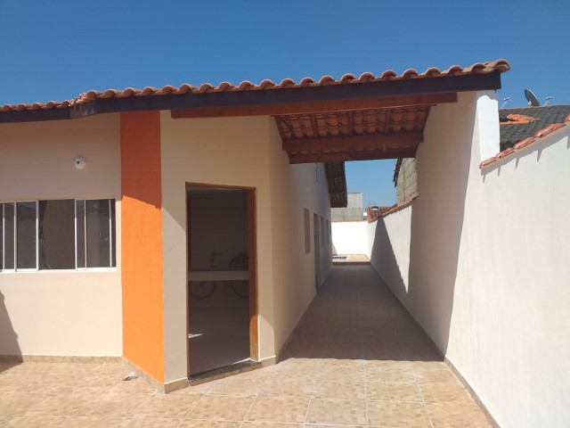 Casa à venda com 2 quartos, 72m² - Foto 2