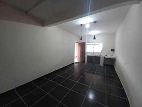 Casa à venda com 1 quarto, 58m² - Foto 1