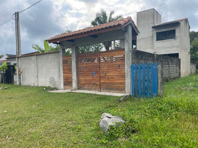 Casa à venda com 4 quartos, 200m² - Foto 2