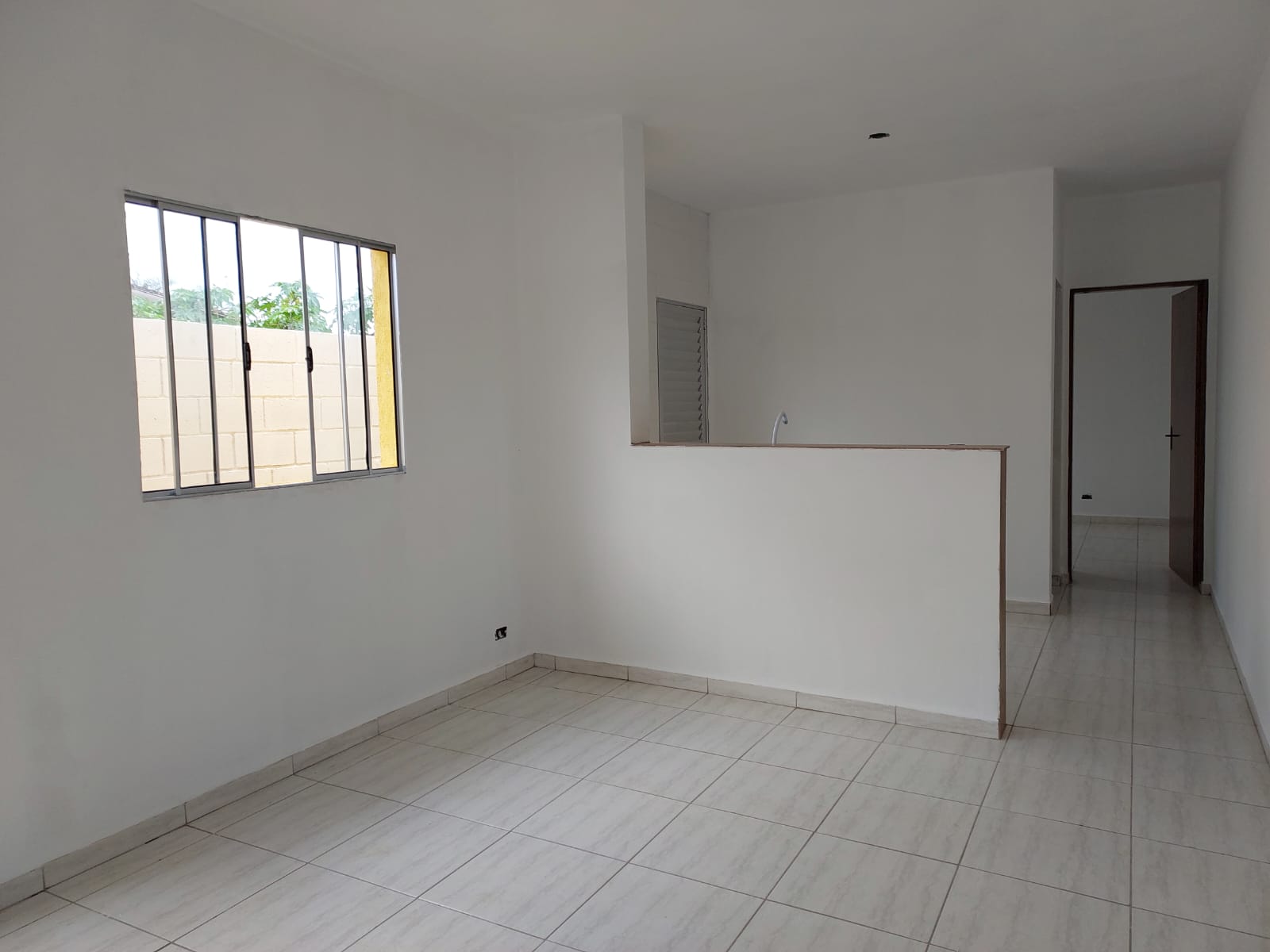 Casa à venda com 2 quartos, 56m² - Foto 2