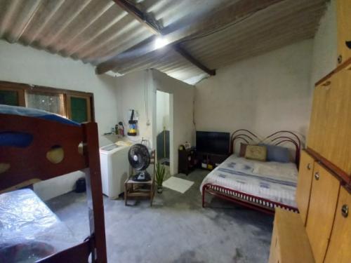 Casa à venda com 1 quarto, 57m² - Foto 2