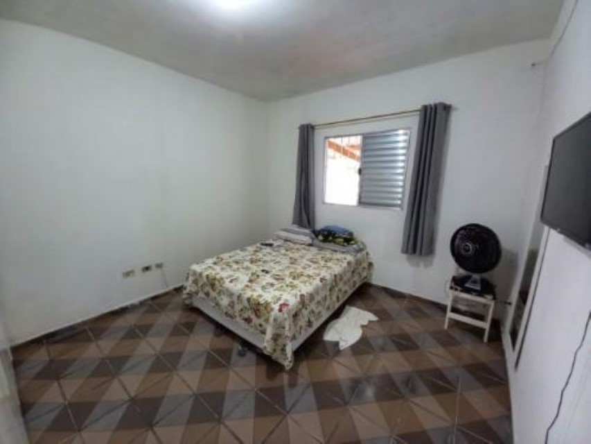 Casa à venda com 1 quarto, 70m² - Foto 2