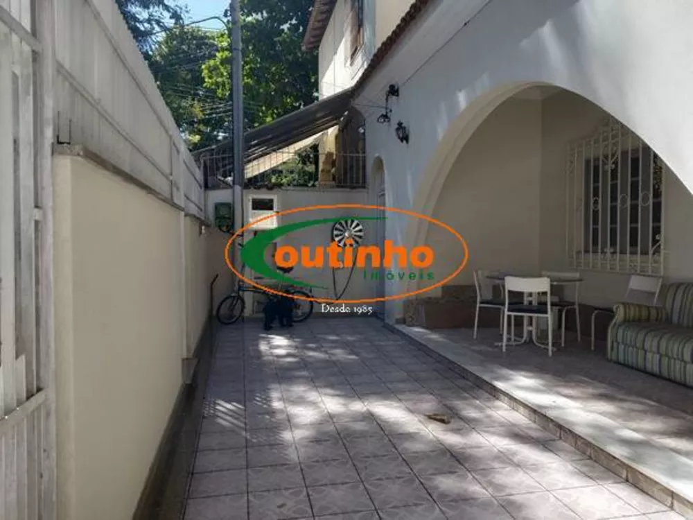 Casa à venda com 6 quartos, 356m² - Foto 1