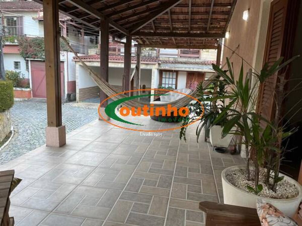 Casa à venda com 3 quartos, 146m² - Foto 1