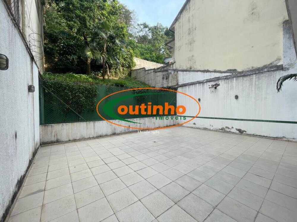 Apartamento à venda com 3 quartos, 140m² - Foto 2