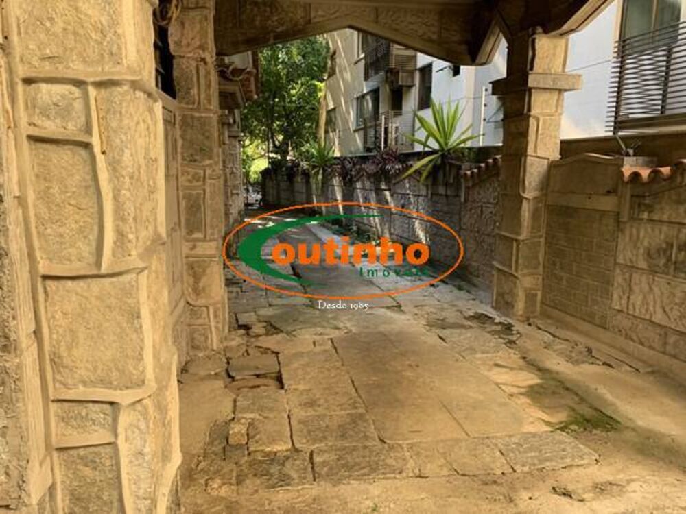 Casa à venda com 6 quartos, 480m² - Foto 2