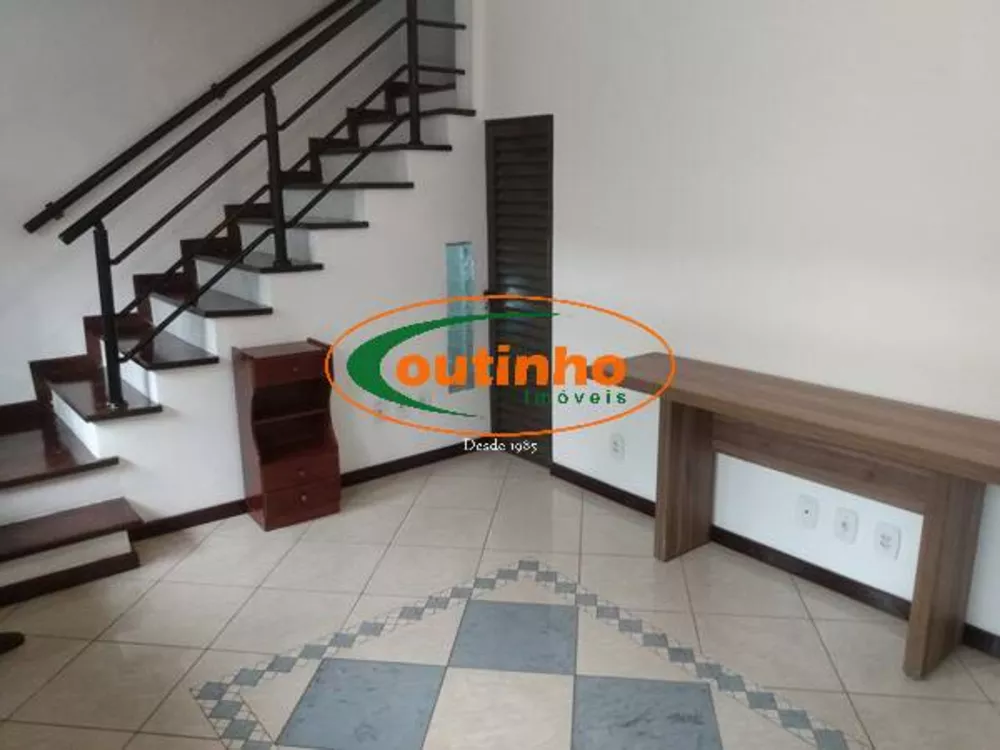 Casa à venda com 3 quartos, 224m² - Foto 1