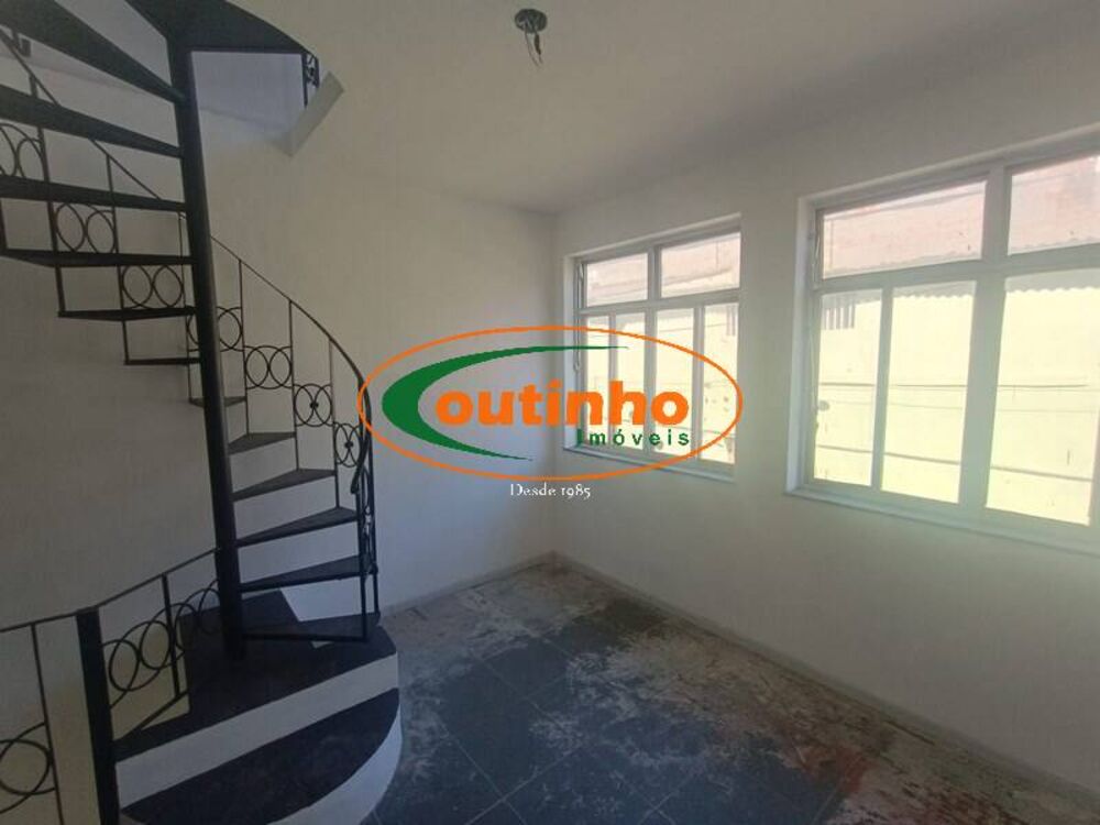 Casa à venda com 3 quartos, 67m² - Foto 2