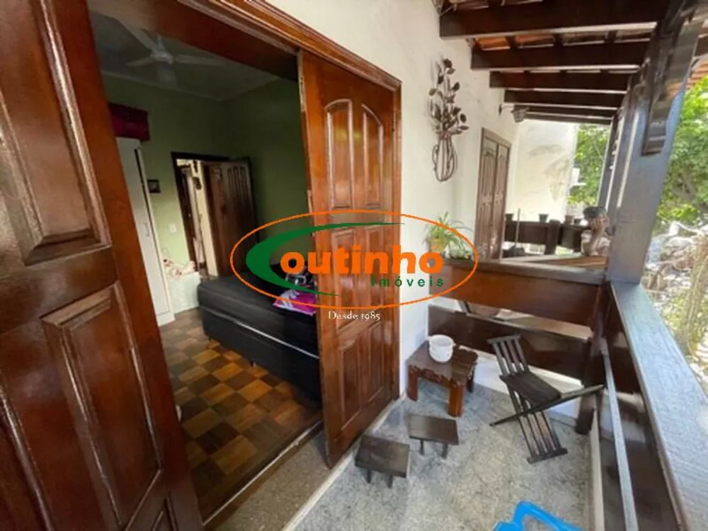 Casa à venda com 5 quartos, 300m² - Foto 1