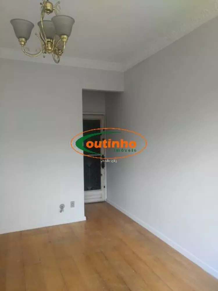 Apartamento à venda com 3 quartos, 85m² - Foto 2