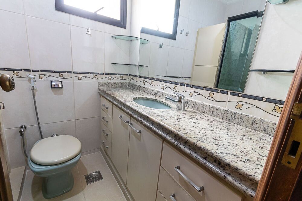 Apartamento à venda com 4 quartos, 220m² - Foto 1