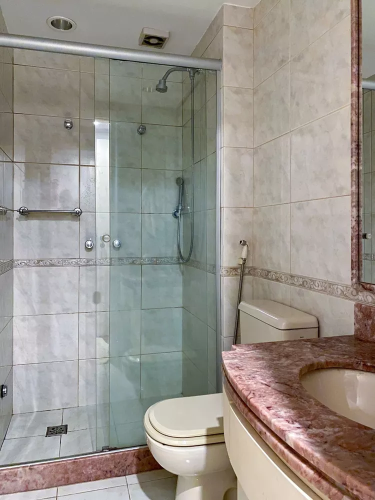 Apartamento à venda com 3 quartos, 169m² - Foto 2