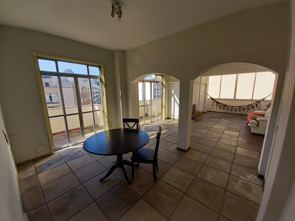 Apartamento à venda com 4 quartos, 240m² - Foto 1