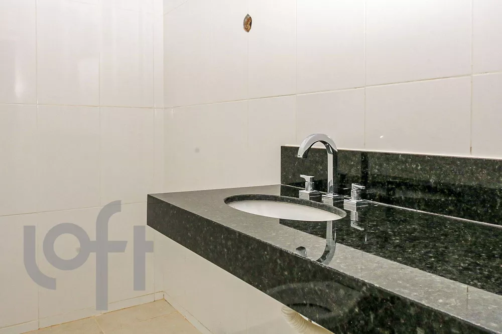 Apartamento à venda com 4 quartos, 220m² - Foto 2