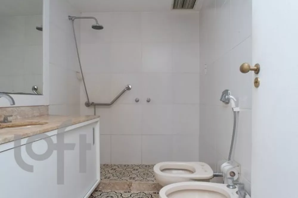 Apartamento à venda com 3 quartos, 121m² - Foto 2