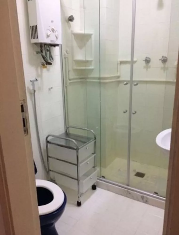 Apartamento à venda com 2 quartos, 70m² - Foto 2