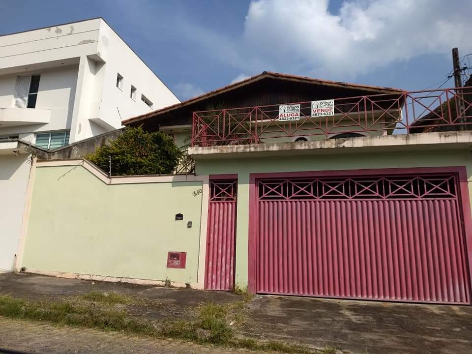 Casa à venda com 3 quartos, 204m² - Foto 1