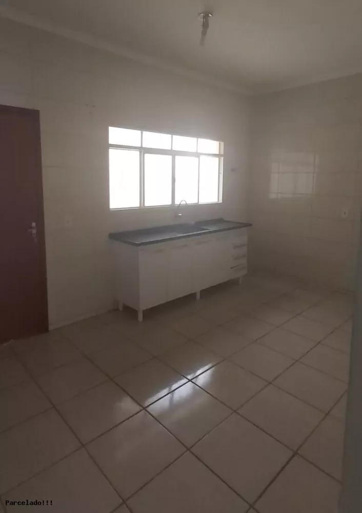 Casa à venda com 3 quartos, 223m² - Foto 5