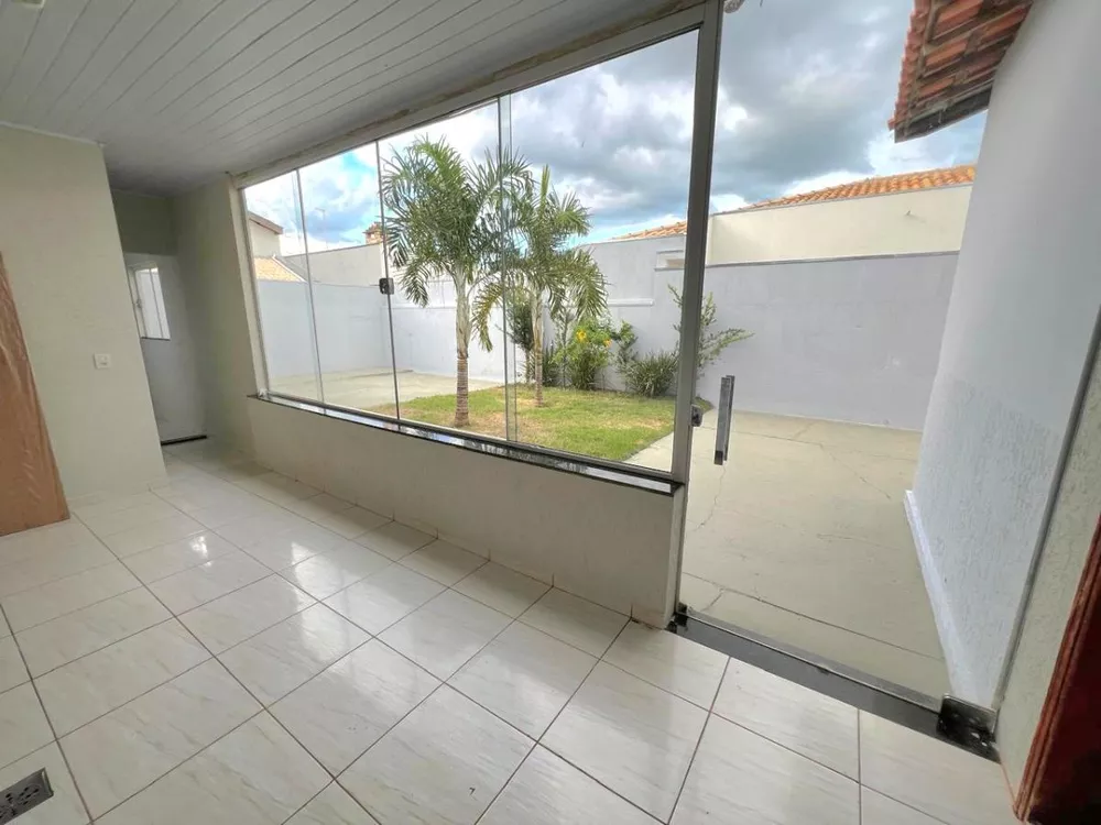 Casa à venda com 2 quartos, 250m² - Foto 1