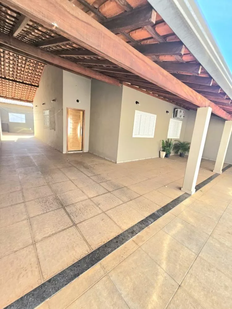 Casa à venda com 3 quartos, 250m² - Foto 2