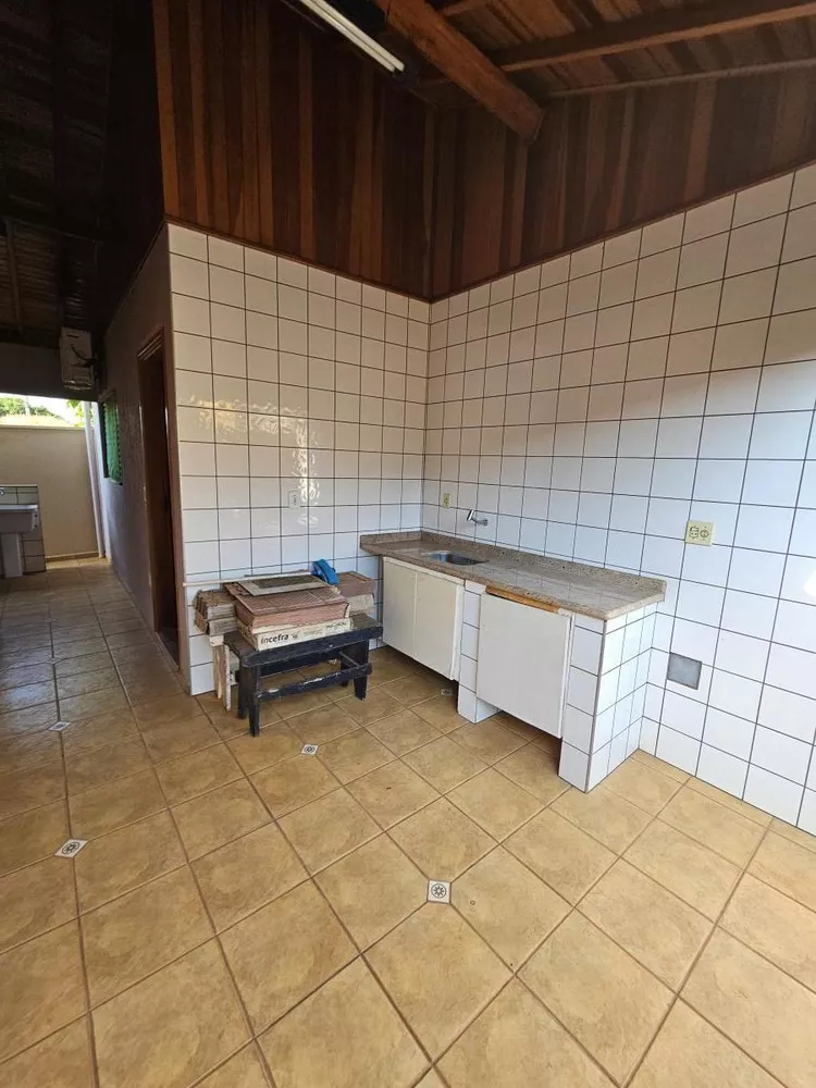 Casa à venda com 4 quartos, 300m² - Foto 3