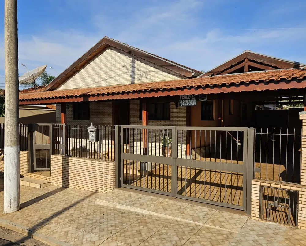 Casa à venda com 4 quartos, 300m² - Foto 1